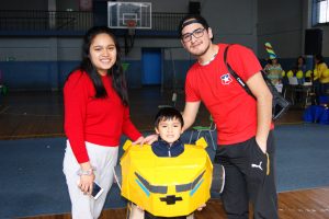 ganador mejor disfraz reciclado aniversario escuela las vocales